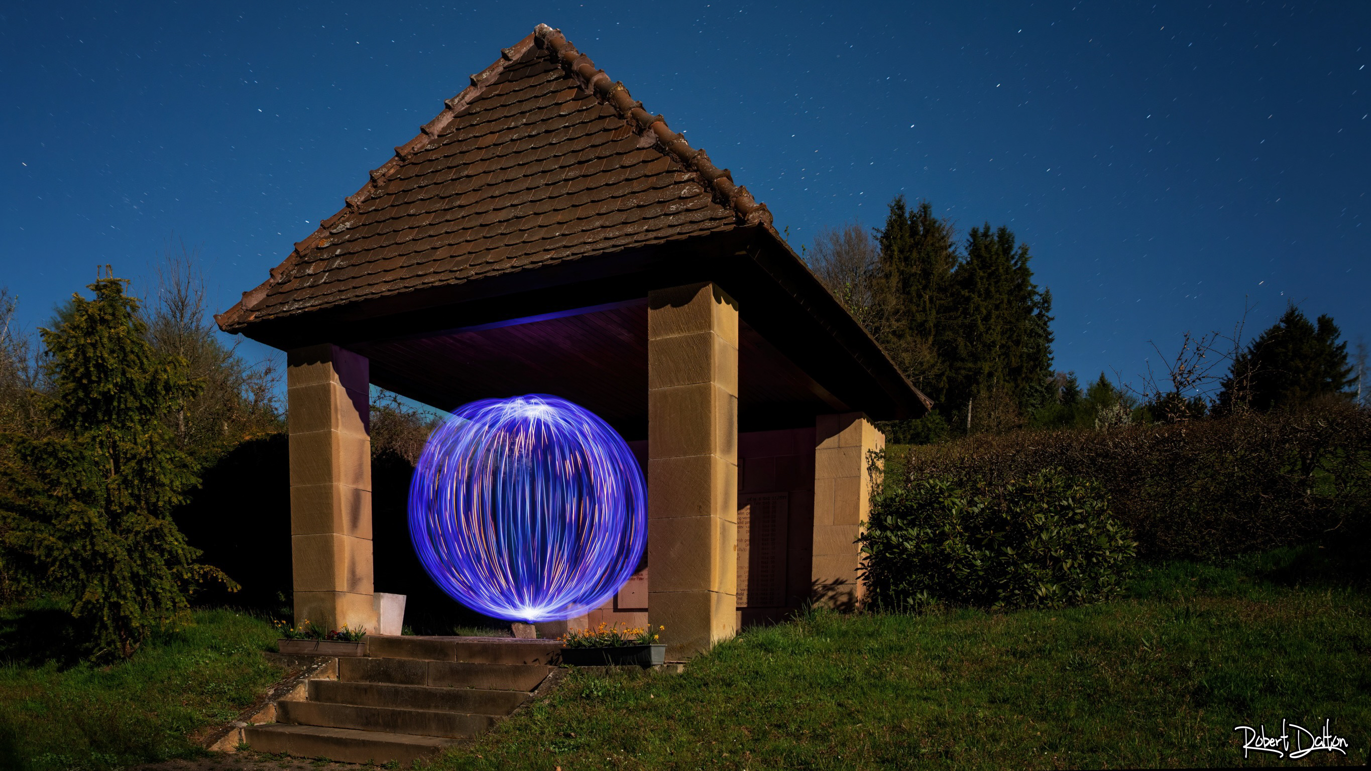 Kriegerdenkmal beim Vollmond