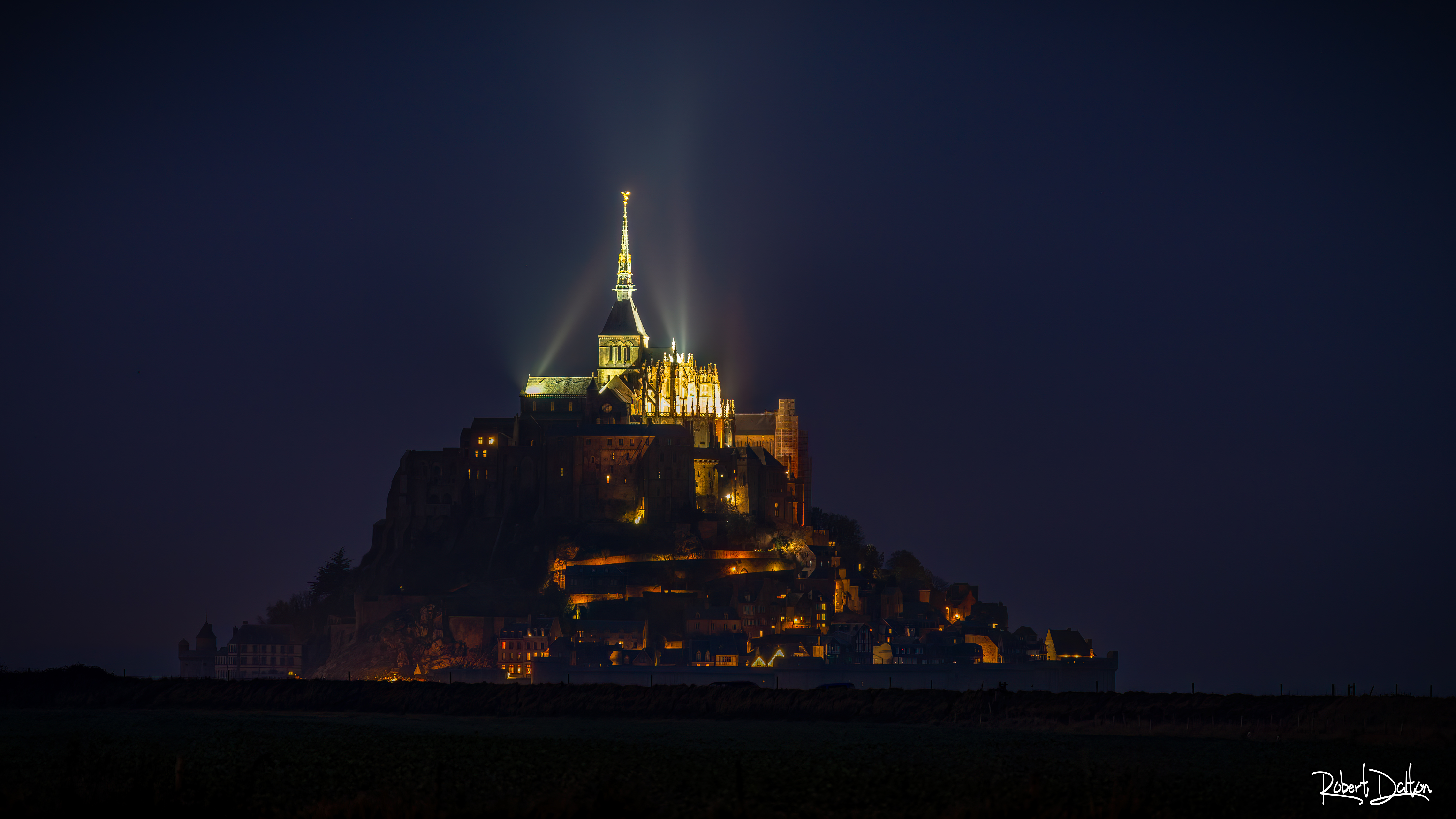 Mont-Saint-Michel in der Nacht