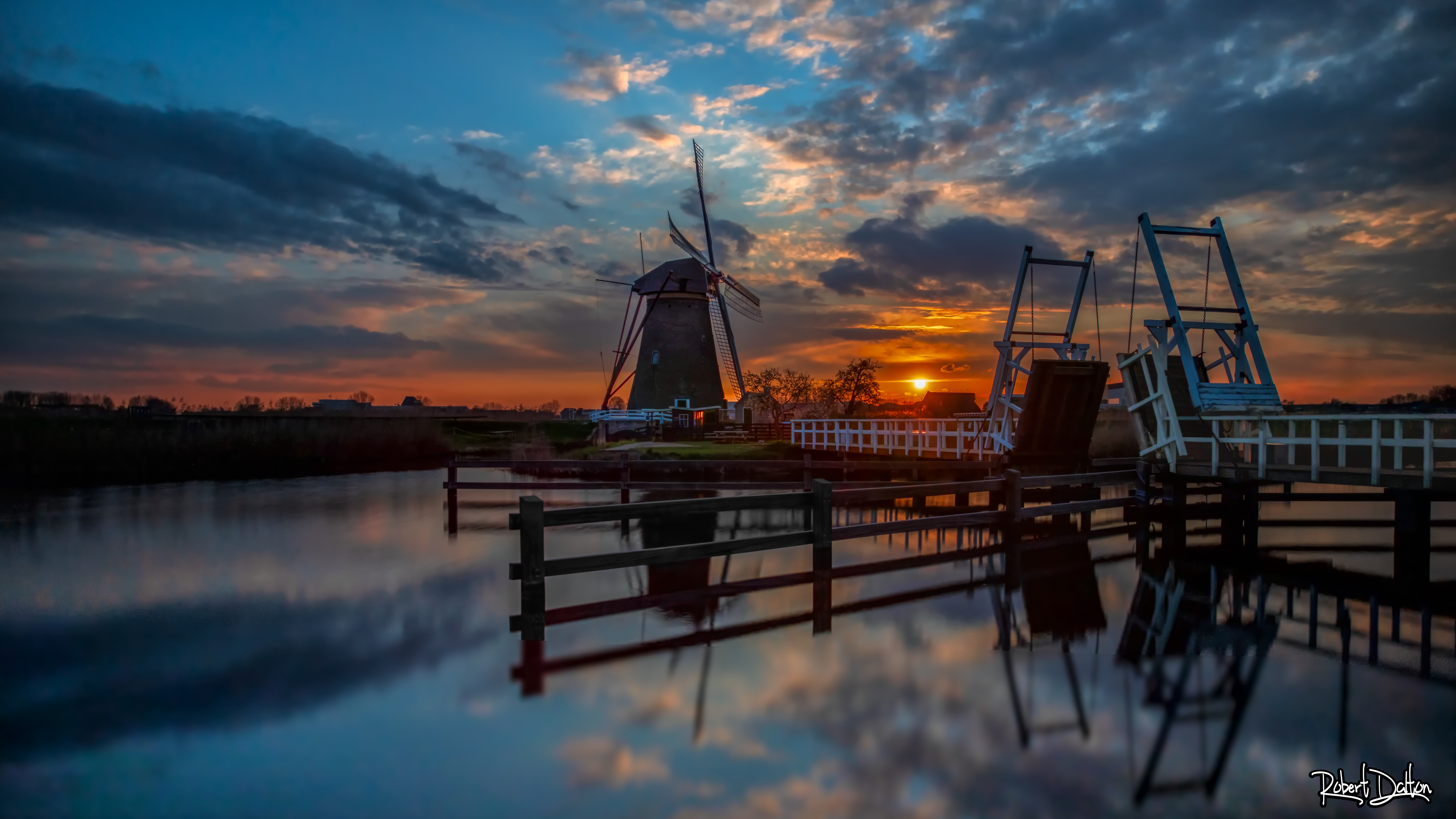 Brücke mit Windmühle